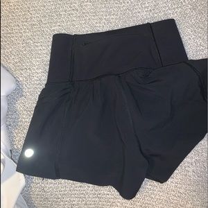 black lululemon shorts
